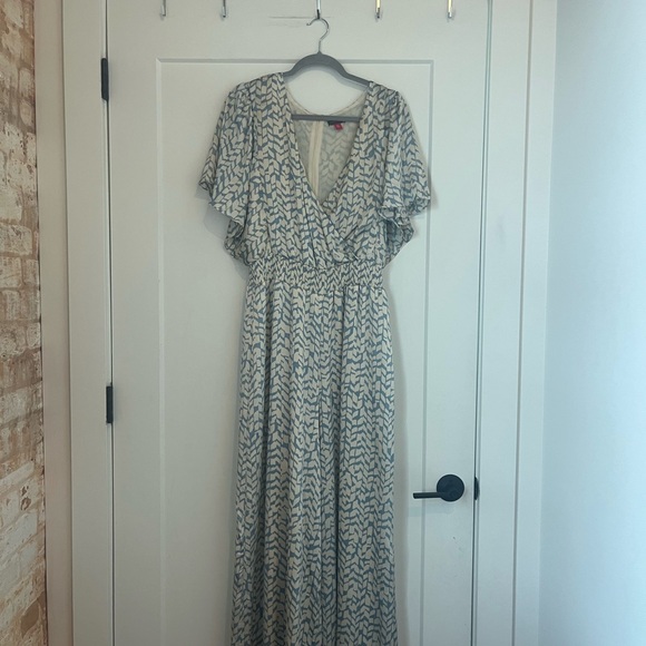 NWT Vince
Women's Printed Smocked-Waist Flutter-Sleeve Jumpsuit - Picture 2 of 7